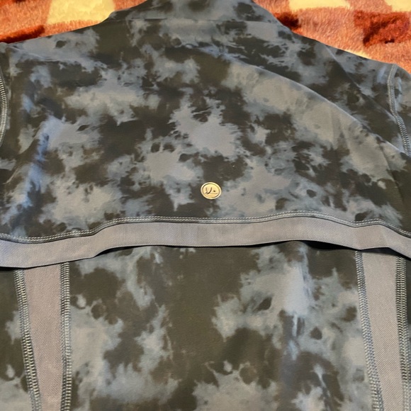 Women’s Queenieke Athletic Jacket. Size Large. - Picture 3 of 11